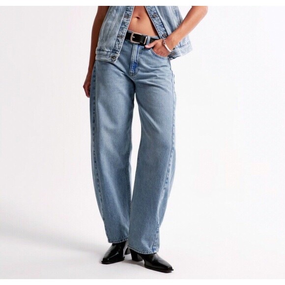 Abercrombie & Fitch Heavyweight Rigid  Mid Rise Barrel Jeans 26 Light Wash Blue - Picture 1 of 12